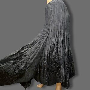 Vintage Black Crinkled shiny Maxi Skirt With Rosettes Size XS Gothic Witchy Vamp